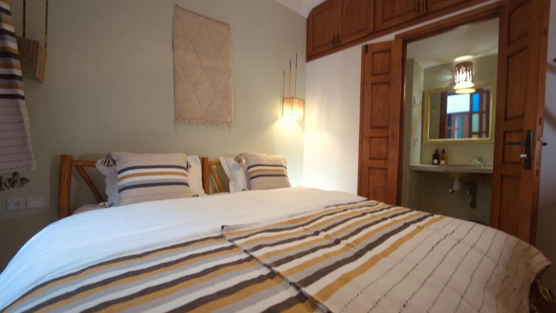 Hostel Riad Maqam Suvayr