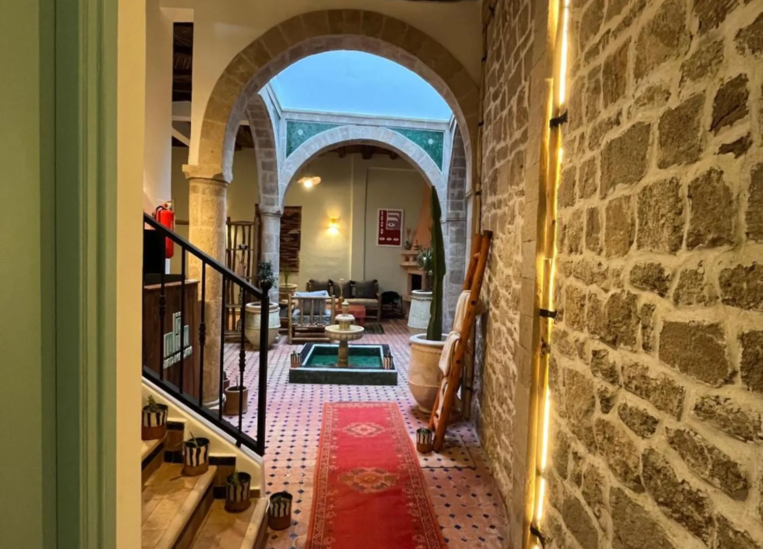Hostel Riad Maqam 에사우이라